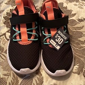 Childs puma sneakers right